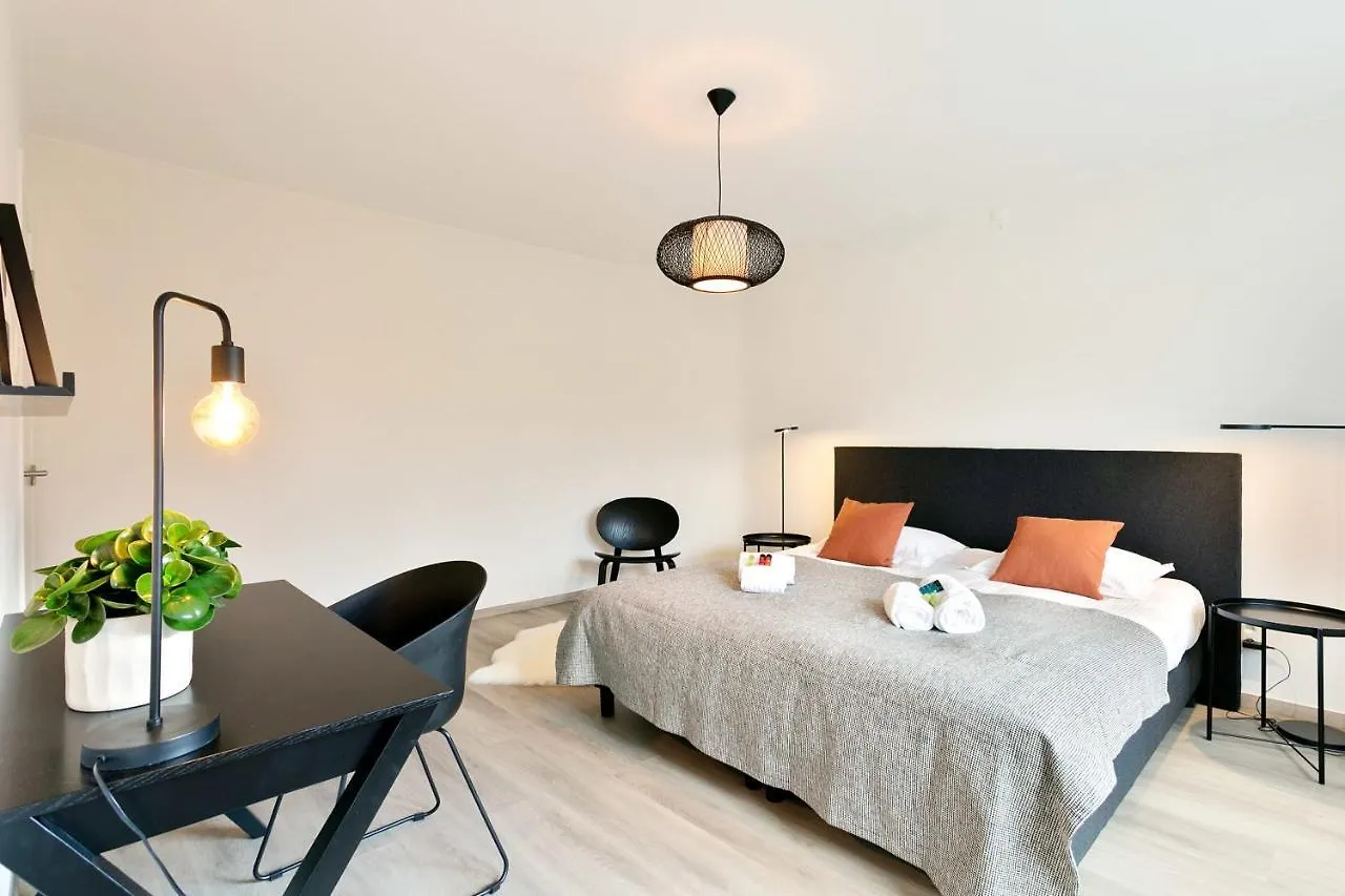 別荘 Spacious And Beautifully Renovated Town Houseブルージュ