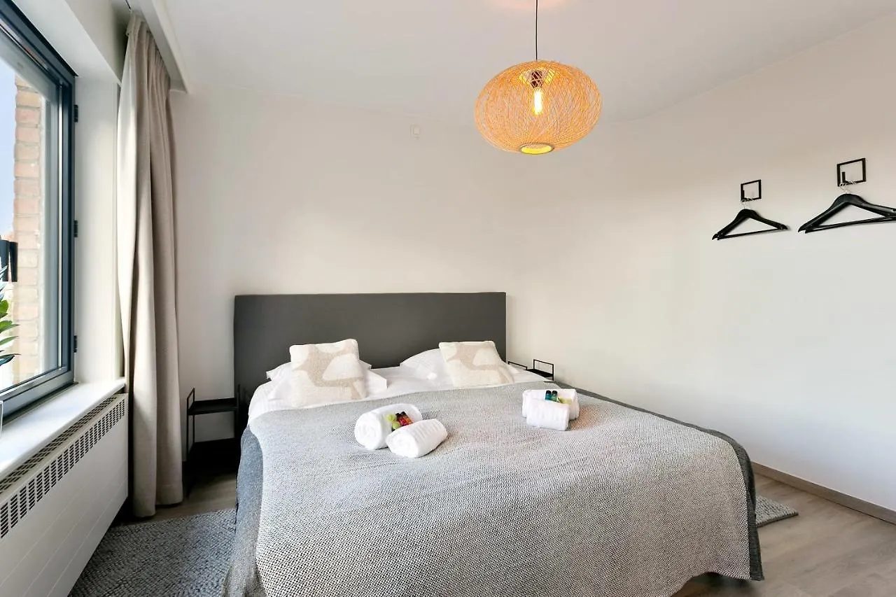 別荘 Spacious And Beautifully Renovated Town Houseブルージュ