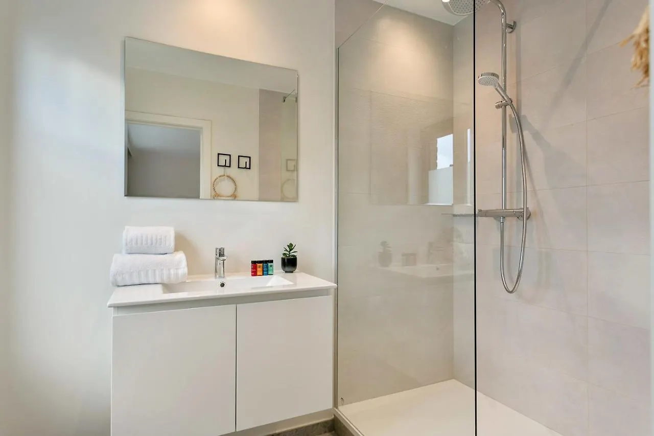 Spacious And Beautifully Renovated Town Houseブルージュ